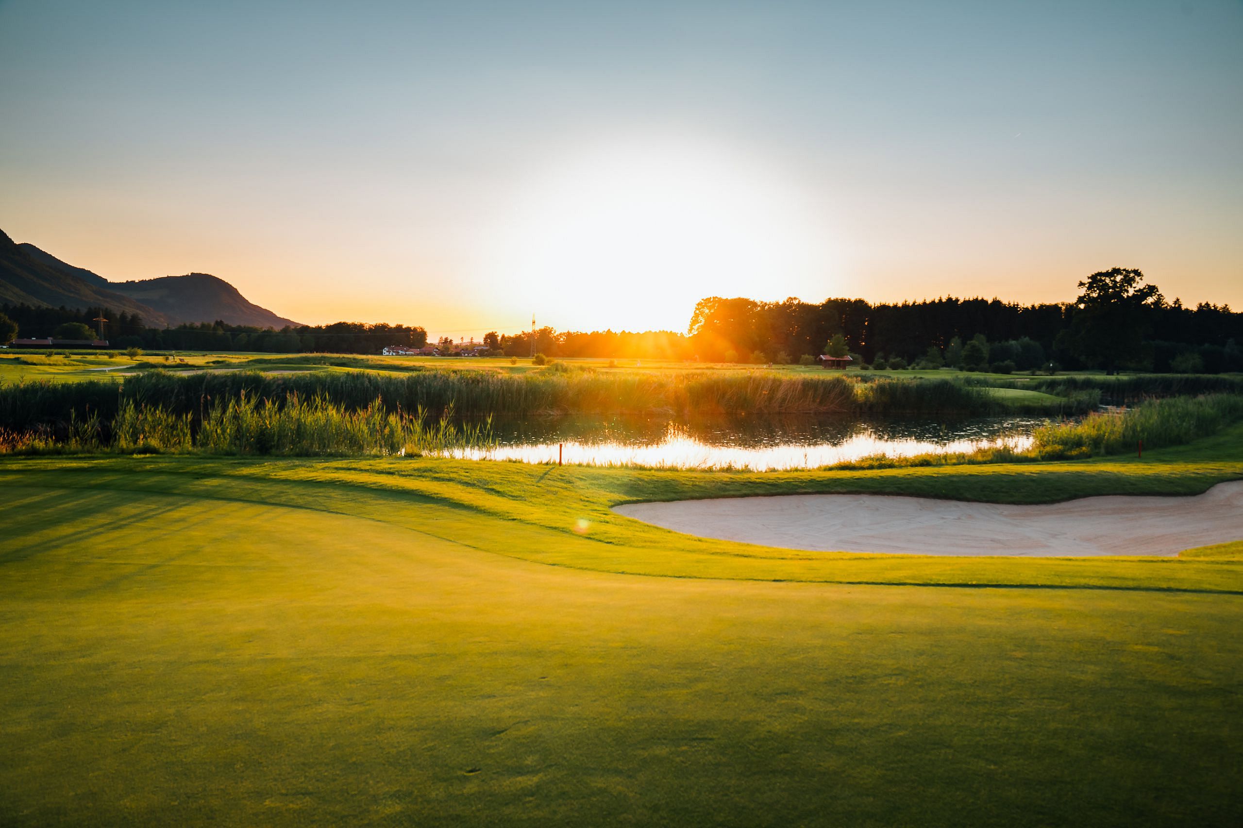 sonnenuntergang-auf-dem-golfplatz-das-achental-chiemgau-grassau-golfrunde
